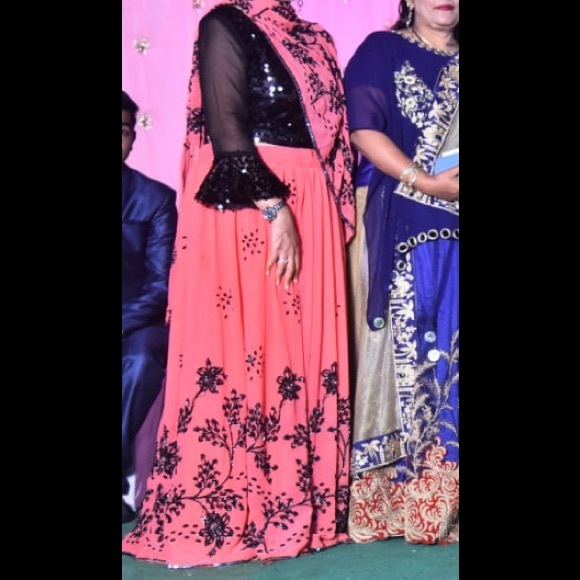 Shimmery georgette fabric lehenga with cut-dana work &crop top n V shaped stole - Picture 4 of 17